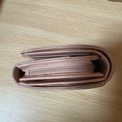 《ジルスチュアート》三浦大地コラボ レザー二つ折り財布 チャーム付の画像