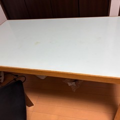 トップガラステーブルの画像