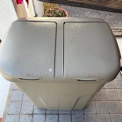 ごみ箱 75リットル　分別ダストの画像