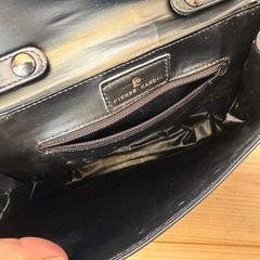 PIERRE CARDINのシェル型ショルダーバッグの画像