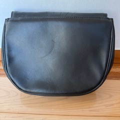 PIERRE CARDINのシェル型ショルダーバッグの画像