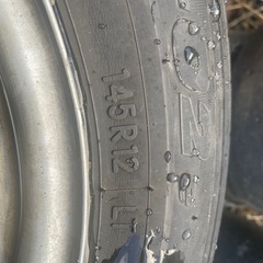 145R12ホイール付きタイヤの画像