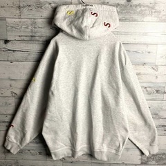 Supreme パーカーの画像