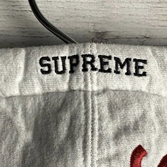 Supreme パーカーの画像