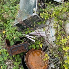 コンテナ4本と鉄スクラップ等の画像