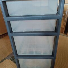 収納ケース（引き出し4段／IRIS）無料｜今日・明日引き取り希望の画像