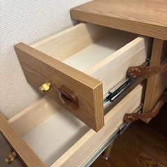 鏡台、学習テーブルになる机の画像