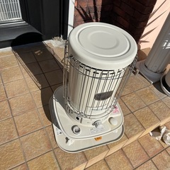 コロナ石油ストーブ コンクリートの画像