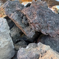 溶岩石　庭石　オブジェ　多数　1個5000円〜の画像