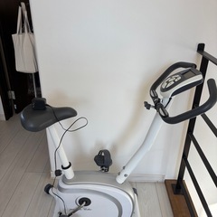フィットネスバイク　エアロバイク　静音 サドル調整 組立簡単 心拍測定 簡単移動の画像