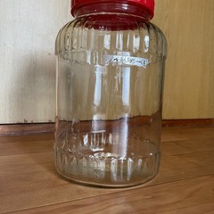 ガラス製果実酒瓶　使用感ありの画像