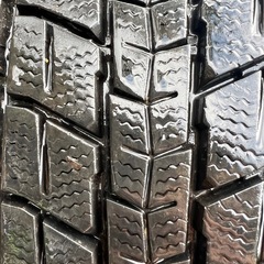 エルグランド用スタッドレスタイヤ4本の画像