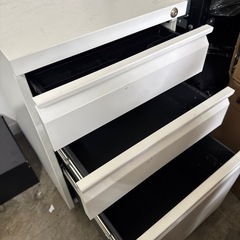 収納 引き出し ローラー付きの画像