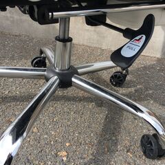 JM20559S)ゲーミングチェア 昇降式 キャスター・ひじ掛け付き  幅：約76cm 高さ：約120～126cm 奥行：約70～97cm 中古品【取りに来られる方限定】の画像