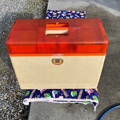 昭和レトロな家庭用ミシンの画像