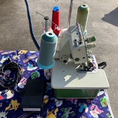 世界初の家庭用小型ロックミシンの画像