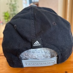 adidas帽子57cm〜60cm(調節付き)の画像