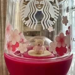 スターバックスのカップとタンブラーの画像