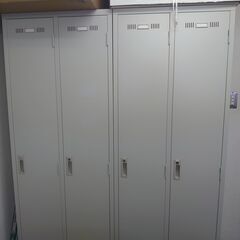 4人用スチールロッカー無料で差し上げますの画像
