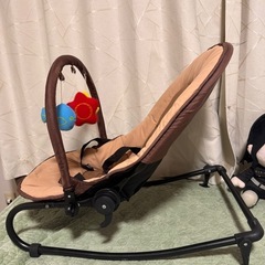 赤ちゃん用のバウンサー、ぬいぐるみの画像