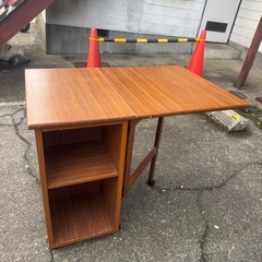 折りたたみダイニングテーブルの画像