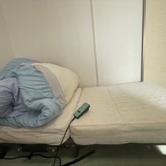 4万円の電動折りたたみベッド　シングル　布団はつきません
の画像