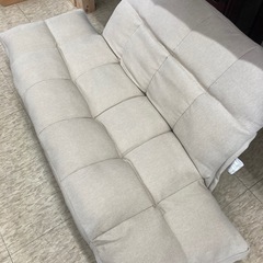 【ジモティー割引で最大15％OFF⭐️】肘付きカウチソファー　2人掛けソファー　ベージュの画像