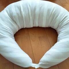 授乳クッション　抱き枕　ロングまくら　ボーダー　ベビー　産前産後　マタニティ　ミルク　赤ちゃん　ママ　グレーホワイト　の画像