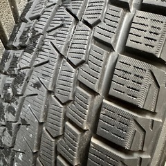 【使用回数1季節】スタッドレスタイヤ　エクストレイルの画像