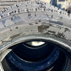 ①スタッドレスタイヤの画像