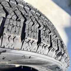 ①スタッドレスタイヤの画像