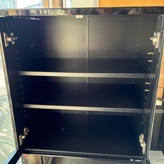 黒のミニ食器棚の画像