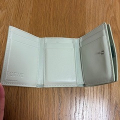 ロエベ　トライフォールドウォレット　ライトセラドン　三つ折り財布　loeweの画像