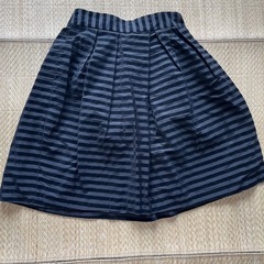美品　上品な黒のスカート２つの画像