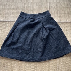 美品　上品な黒のスカート２つの画像