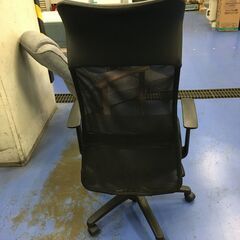 ★リユースのサカイ横浜南店★YM1731  一人掛けチェア ブラック W50.5×D54×H114～121 クリーニング済みの画像