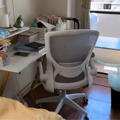 冷蔵庫+机の画像