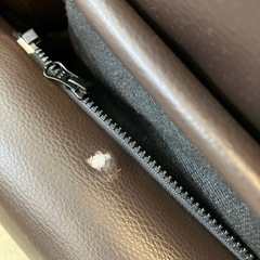 12/25まで店頭商品一部を除き半額クリスマスSALE!!開催中 　サ2512-230 ワイドシートソファ 2人掛け レザータイプ ダークブラウン キズ汚れ有りの画像