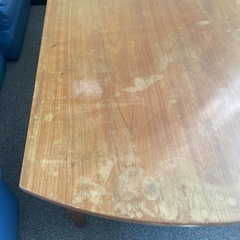 【100円】木製の大型センターテーブル（ビニールマット付・幅135cm）【厚木市岡田】の画像