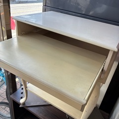 木製パソコンデスクの画像