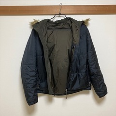 ダウンジャケット ユニクロ フード、ファー付き ブラック Mの画像