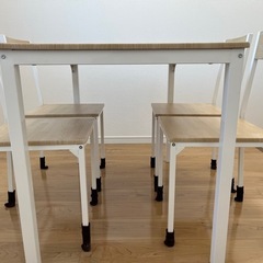 ダイニングテーブル＆チェアの画像