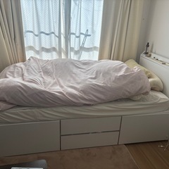 収納つきシングルベッド　マットレスつき　ニトリ　白　大容量　コンセント付き　1／11までの引き取りの画像