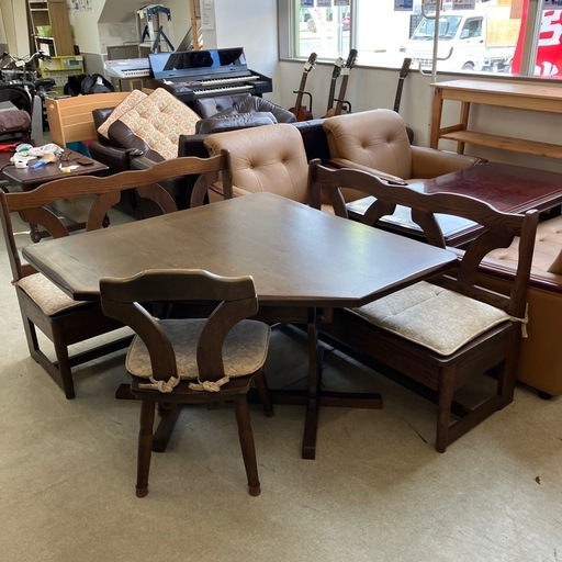 12/25まで店頭商品一部を除き半額クリスマスSALE!!開催中 　サ2512-232 アカザワインテリア 五角形ダイニングテーブルセット 椅子小物入れ付きベンチソファ×2セット ※バラ売り不可 キズ汚れ有り