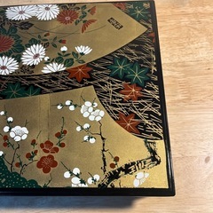 漆器 重箱 花柄 金箔装飾 仕切り付き　新品未使用品の画像
