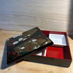 漆器 重箱 花柄 金箔装飾 仕切り付き　新品未使用品の画像