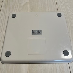 【美品】1 by one デジタル体重計 ホワイトの画像