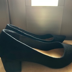 パンプス黒の画像