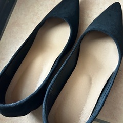 パンプス黒の画像