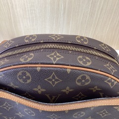 LOUIS VUITTON ブロワ　ショルダーバッグの画像